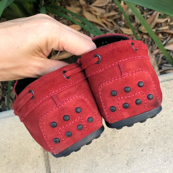 TOD’S GOMMINO DRIVING SHOES IN SUEDE.